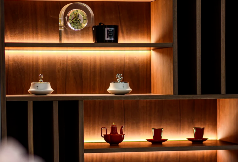 LED shelf lighting positions in a display cabinet