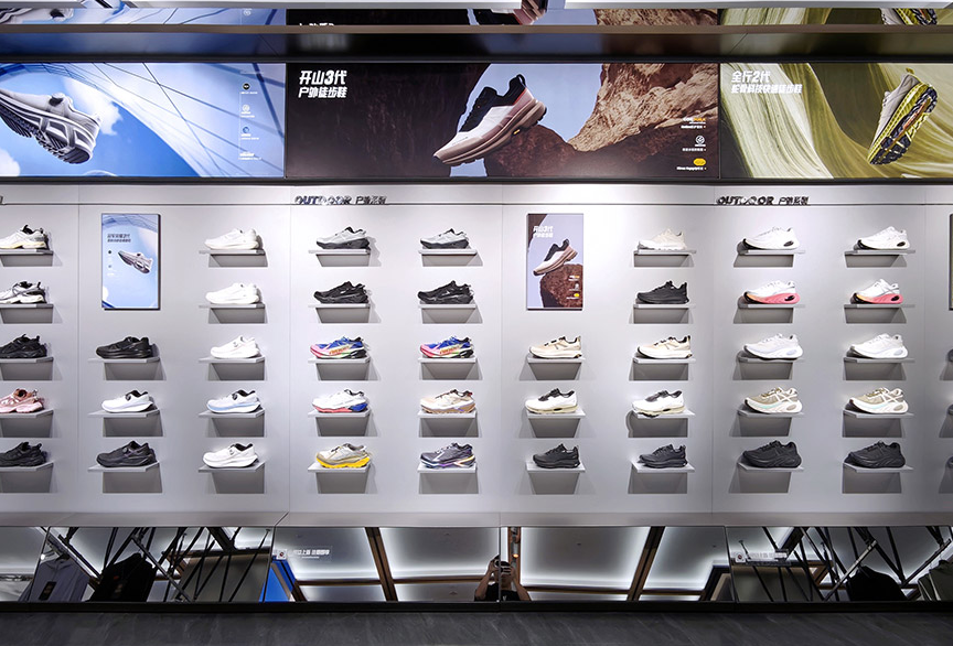 Illuminated footwear retail display