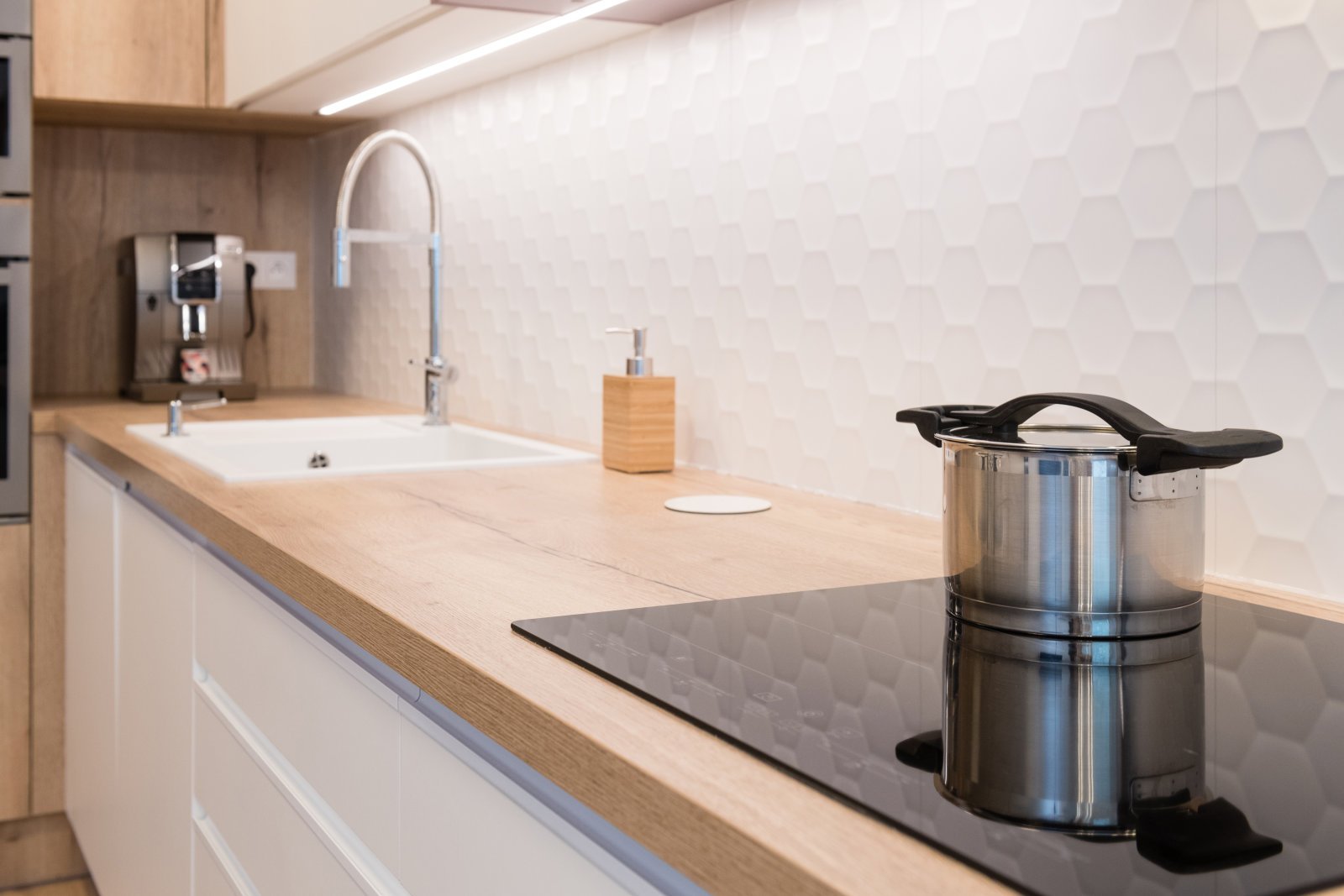 Integrated under cabinet LED lighting solution